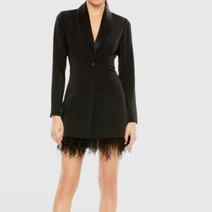 IEENA FOR MAC DUGGAL
Black Feathered Trim Tuxedo Dress - 6